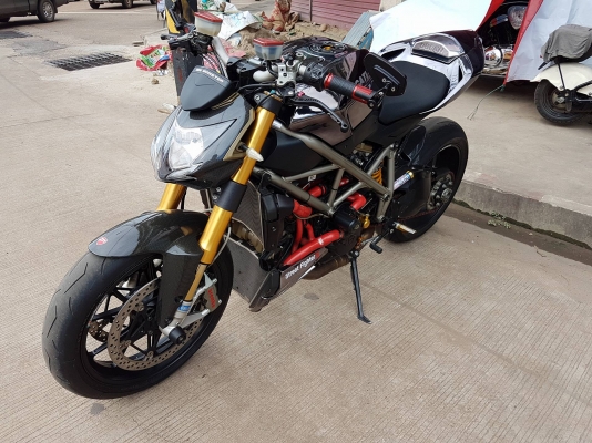 ขายคับ DUCATI STREET FIGHTER1098S ปี2011 ของแต่งเต็ม สีBLACK CROME คาร์บอนไฟเบอร์ทั้งคัน ยางหน้าหลังพึงเปลี่ยนใหม่ ทะเบียนแท้พร้อมโอน ราคา 525000 บาท ส่งได้ทั่วไทยคับ สนใจติดต่อ 081-0578282 FACEBOOK ชาญณรงค์ ป๊อป ชัยอมฤต ไอดีไลน์ POPBIGBIKESAKON คับ สนใจร