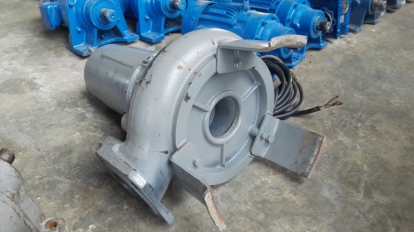 ** SOLD ** ปั้มแช่ไดโว่กรุนฟอสต์ GRUNDFOS 3 HP 380V ของสแปรใหม่เก่าเก็บไม่เคยใช้งาน!!