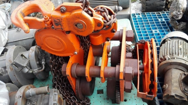 ** จัดส่งอุบลครับ ** รอกโซ่สาวญี่ปุ่นตราช้าง 7.5 ตัน พร้อมตัววิ่งตรงรุ่น สภาพสดลงตู้มาเทสได้!!