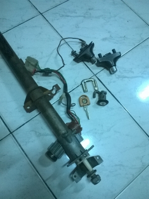 ขายชุดคอพวงมาลัยe30 พร้อมกุนแจและตูดสวิตกุนแจ  ให้หมดเลยตามรูป สภาพok ราคา1500 โทร0924462525โส กทม