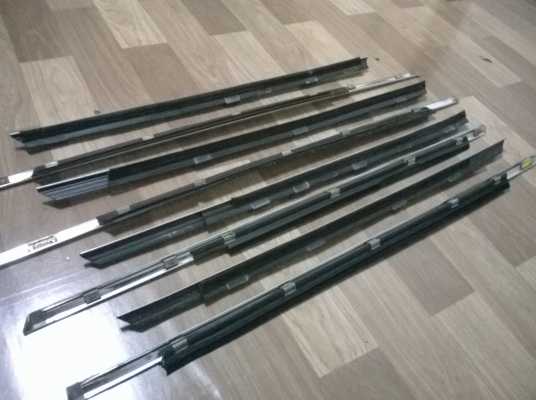 ขายชุดคิ้วโคมเมียมขอบกระจกประตู+ยางนอก/ในe30 4ประตู สภาพokมีขาด1อันในรูป ราคา1200 โทร0924462525โส กทม