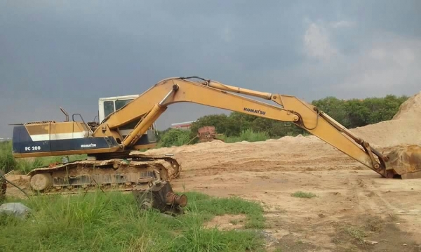 ขายเหมาแบคโค2คันรถทำงานอยู่ HITASHI EX 200-3 และKOMATSU PC200-5ราคาต่อรองใด้ ขายเหมาแบคโค2คันรถทำงานอยู่ HITASHI EX 200-3 และKOMATSU PC200-5ราคาต่อรองใด้