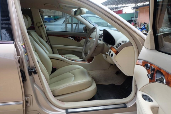 Mercedes Benz E220 สีบ.ทอง ปี 2004 *ดีเซล Mercedes Benz E220 สีบ.ทอง ปี 2004 *ดีเซล