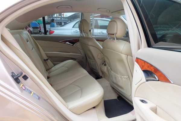 Mercedes Benz E220 สีบ.ทอง ปี 2004 *ดีเซล