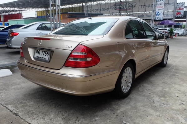 Mercedes Benz E220 สีบ.ทอง ปี 2004 *ดีเซล Mercedes Benz E220 สีบ.ทอง ปี 2004 *ดีเซล