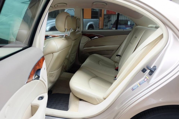 Mercedes Benz E220 สีบ.ทอง ปี 2004 *ดีเซล Mercedes Benz E220 สีบ.ทอง ปี 2004 *ดีเซล