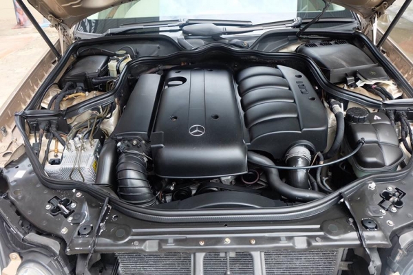 Mercedes Benz E220 สีบ.ทอง ปี 2004 *ดีเซล Mercedes Benz E220 สีบ.ทอง ปี 2004 *ดีเซล