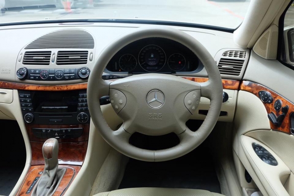 Mercedes Benz E220 สีบ.ทอง ปี 2004 *ดีเซล Mercedes Benz E220 สีบ.ทอง ปี 2004 *ดีเซล