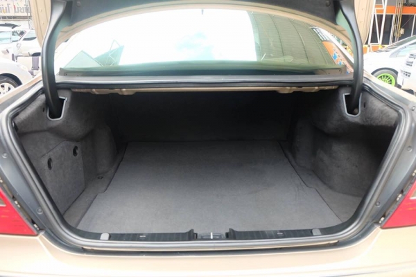 Mercedes Benz E220 สีบ.ทอง ปี 2004 *ดีเซล Mercedes Benz E220 สีบ.ทอง ปี 2004 *ดีเซล