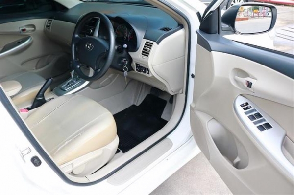 TOYOTA ALTIS 1.6 E DUAL VVT AT สีขาว ปี 2013