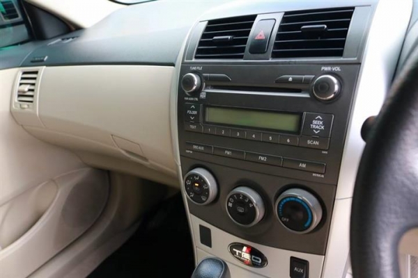 TOYOTA ALTIS 1.6 E DUAL VVT AT สีขาว ปี 2013