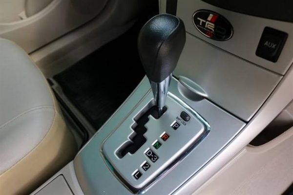 TOYOTA ALTIS 1.6 E DUAL VVT AT สีขาว ปี 2013