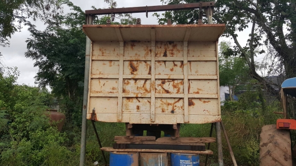 ขาย กระบะดั้ม ยาว 5.60 เมตร กว้าง  2.50 เมตร พร้อมกระบอกดั้ม+คัสซีเทียม ไม่มีปั้มปั่นดั้ม