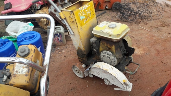 แจ้งลูกค้า tractor-backhoe ทุกท่านครับ เครื่องตัดคอนกรีต แบบเดินตาม เก่าญี่ป่น เข้ามาแล้วครับ แจ้งลูกค้า tractor-backhoe ทุกท่านครับ เครื่องตัดคอนกรีต แบบเดินตาม เก่าญี่ป่น เข้ามาแล้วครับ