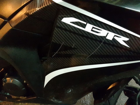 ขาย Honda CBR 150 i ปี 57 สีดำ เครื่องดีเดิมๆ สภาพภายนอกสวย มีรอยสติ๊กเกอร์ด้านขวาตามรูป เล่มพร้อมชุดโอน ขาย Honda CBR 150 i ปี 57 สีดำ เครื่องดีเดิมๆ สภาพภายนอกสวย มีรอยสติ๊กเกอร์ด้านขวาตามรูป เล่มพร้อมชุดโอน