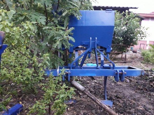 เครื่องหยอดปุ๋ย สภาพดีมาก ส่งได้ทั่วไทย