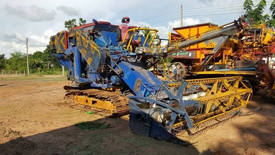 ขายรถเกี่ยวข้าว เกษตรพัฒนาปลดหนี้ เครื่องอีซูซุ210 6HH1 เครื่องบน สภาพกำลังทำงาน ช่วงล่าง10