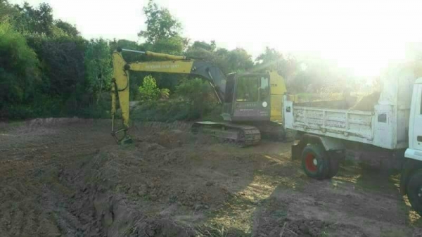 ขาย 645,000 KOMATSU pc 120-5 เอกสารอินวอยท์ ไฟฟ้าครบ เครื่องดี ปั้มแรง แอร์หนาว เอวดี ช่วงล่างเต็ม รถอยู่ ร้อยเอ็ด 090-772-3710 090-772-3708