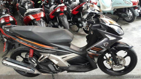 ขาย Yamaha Nouvo Elegance 135 ล้อแม็กแท้ รุ่นคาร์บูตัวสุดท้าย เครื่องดีเดิมๆ สภาพดภายนอกสวยเดิมๆ มีรอยล้มด้านข้างซ้ายนิดหนึ่่ง ภาษีขาด 1 ปี เล่มพร้อมชุดโอน