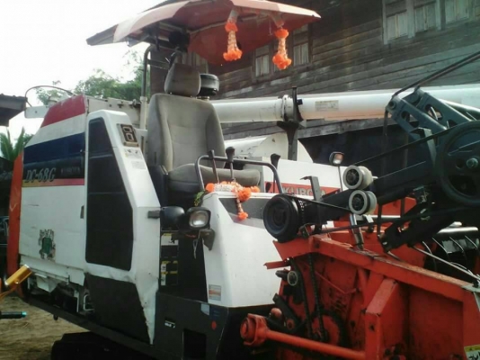 รถเกี่ยวข้าวคูโบต้า  DC 68 g  จดทะเบียนปี 54  เจ้าของขายเองไม่ได้ผ่านนายหน้า ต่อรองได้ครับ