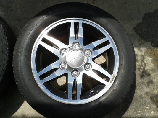 ล้ออีสุ ขอบ16นิ้ว6รู พร้อมยาง ชุดนี้ ราคา 5500 บาท