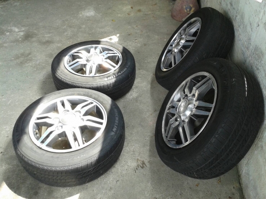 ล้ออีสุ ขอบ16นิ้ว6รู พร้อมยาง ชุดนี้ ราคา 5500 บาท