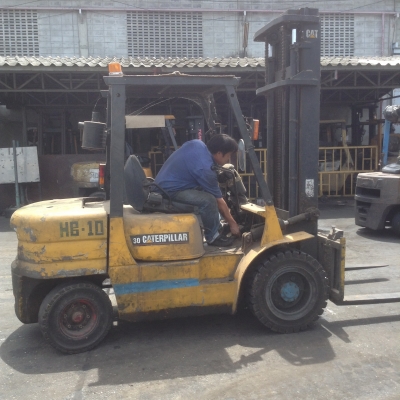 +++ ขายโฟล์คลิฟท์  ขนาด  3  ตัน  (หลายคัน)  เครื่องยนต์ดีเซล  เสา  4  เมตร  เกียร์ออโตเมติค  ราคาตั้งแต่  200,000 - 250,000.-  บาทครับ