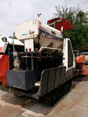 ขายรถเกี่ยวข้าว KUBOTA DC60 สภาพพร้อมใช้งาน ตอนนี้รถลงทำงานแล้ว ราคา250,000 สนใจโทร 090-8588220คุณนะ 093-3258446คุณบิว หรือเข้าดูสินค้าอื่นๆได้ที่ www.narong2truck.com หรือ www.truck.in.th/498 หรือเพจFacebook ณรงค์ ซื้อขายรถมือสอง (เว็บไซต์ส่วนตัว) หรือFa