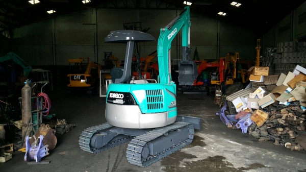 ขาย รถขุด KOBELCO รุ่น SK30SR มือสองญี่ปุ่น แทรกเหล็ก สลัก บูท เอวแน่น 100\% ทั้งคัน ปั้มนิ้ว คอนโทรลสั้น ทำงานไว บิดตัวดินกระจาย มือถือ/LINE ID: 0818753444