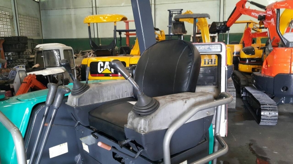 ขาย รถขุด KOBELCO รุ่น SK30SR มือสองญี่ปุ่น แทรกเหล็ก สลัก บูท เอวแน่น 100\% ทั้งคัน ปั้มนิ้ว คอนโทรลสั้น ทำงานไว บิดตัวดินกระจาย มือถือ/LINE ID: 0818753444