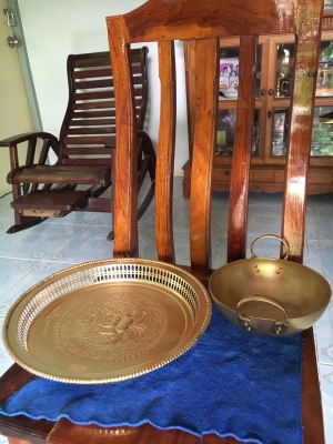 ถาดทองเหลือง ลายดอกกุหลาบ ขนาด 12 นิ้ว สภาพสวยๆ ขัดเงาแล้ว 1,300 ถาดทองเหลือง ลายดอกกุหลาบ ขนาด 12 นิ้ว สภาพสวยๆ ขัดเงาแล้ว 1,300