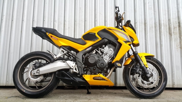 CB650F 2015 รถสวยพร้อมใช้ มีประกันถัยชั้น1 ราคาต่อรองได้ครับa