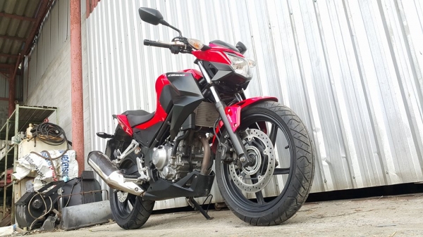 CB300f 2015 สีแดง รถบ้านใช้งานน้อย ซื้อไปคุ้มใช้ยาว ต่อรองได้ครับq