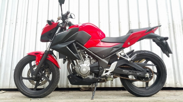 CB300f 2015 สีแดง รถบ้านใช้งานน้อย ซื้อไปคุ้มใช้ยาว ต่อรองได้ครับq