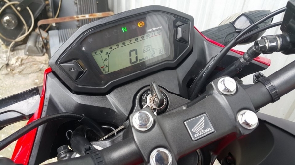 CB300f 2015 สีแดง รถบ้านใช้งานน้อย ซื้อไปคุ้มใช้ยาว ต่อรองได้ครับq