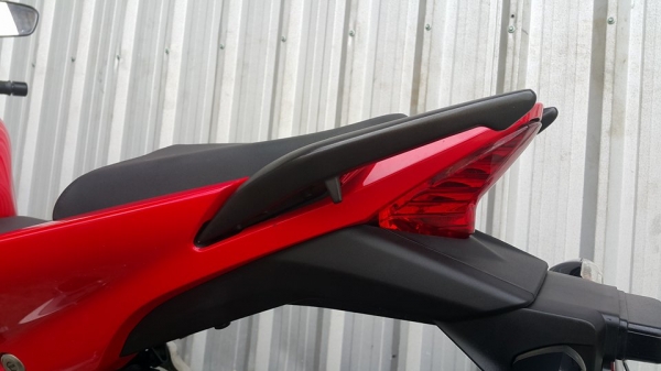 CB300f 2015 สีแดง รถบ้านใช้งานน้อย ซื้อไปคุ้มใช้ยาว ต่อรองได้ครับq