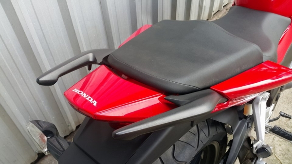 CB300f 2015 สีแดง รถบ้านใช้งานน้อย ซื้อไปคุ้มใช้ยาว ต่อรองได้ครับq