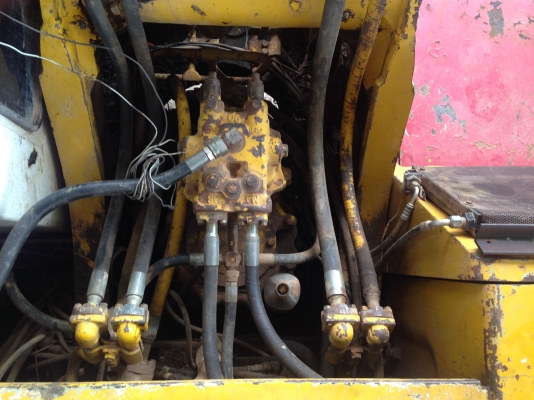 ขายแมคโคร200-5 ระบบไฟฟ้าเต็มแอร์เย็นจอดไว้ในอู่ไม่ใด้ใช้งานเจ้าของขายเอง มีเล่มทะเบียน