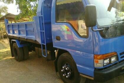 รถอีซูซุ 6 ล้อดั้ม NPR 120 แรงม้า ปี 39. สนใจติดต่อ 081 - 6079515 รถอีซูซุ 6 ล้อดั้ม NPR 120 แรงม้า ปี 39. สนใจติดต่อ 081 - 6079515