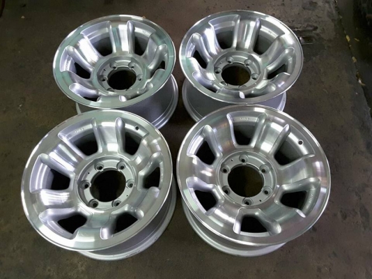 ล้อ Max ขอบ 15*8 et-20 สภาพสวยๆ 1ชุด