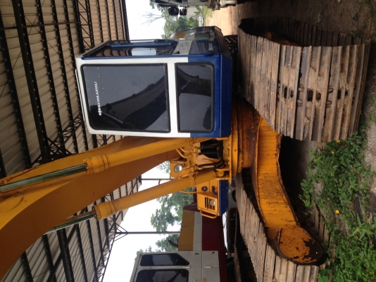 ขายแมคโครพีซี200-5รถพร้อมใช้งานไฟฟ้าครบแอร์เย็นเอกสารพร้อม สีเพิ่งทำมาใหม่