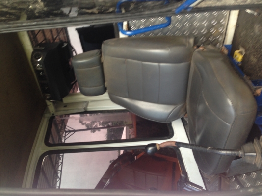 ขายแมคโครพีซี200-5รถพร้อมใช้งานไฟฟ้าครบแอร์เย็นเอกสารพร้อม สีเพิ่งทำมาใหม่