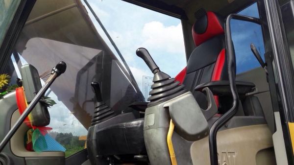 ขายด่วน รถแบคโฮ cat  320d สภาพดี  พร้อมใช้งาน  เอกสารพร้อม