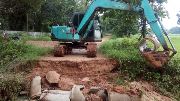 ขาย หรือแลกรถดั้ม  หรือแม็คโค