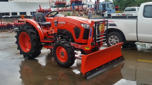 ขายใบมีดดันหน้า KUBOTA L32 L36 L40 L50