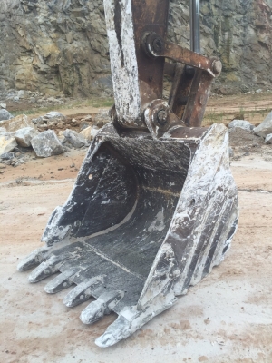 ขายรถแบคโฮ CATERPILLAR 320B 3MR แอร์ไฟฟ้าเล่มทะเบียนพร้อม สนใจโทร 081-970-1072