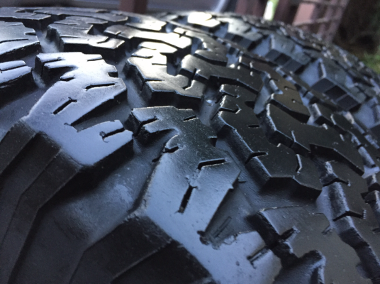 ยางคู่ All BF Goodrich 265 75 16 กลางปี13 ดอกเต็ม ใช้ยาว ราคาไม่แพง