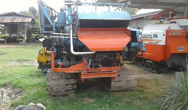 ขายรถเกี่ยวข้าววิชาญรองกระสอบ.เดิน8htปั้ม22เครื่อง6bg1รถใช้งานได้เลย