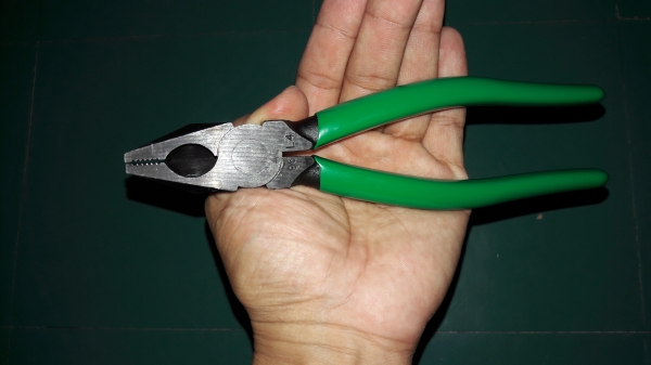 ขายคีมปากจิ้งจกTONE MADE IN JAPAN.ใหม่เก่าเก็บ