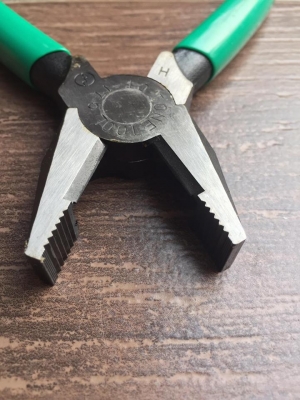 ขายคีมปากจิ้งจกTONE MADE IN JAPAN.ใหม่เก่าเก็บ